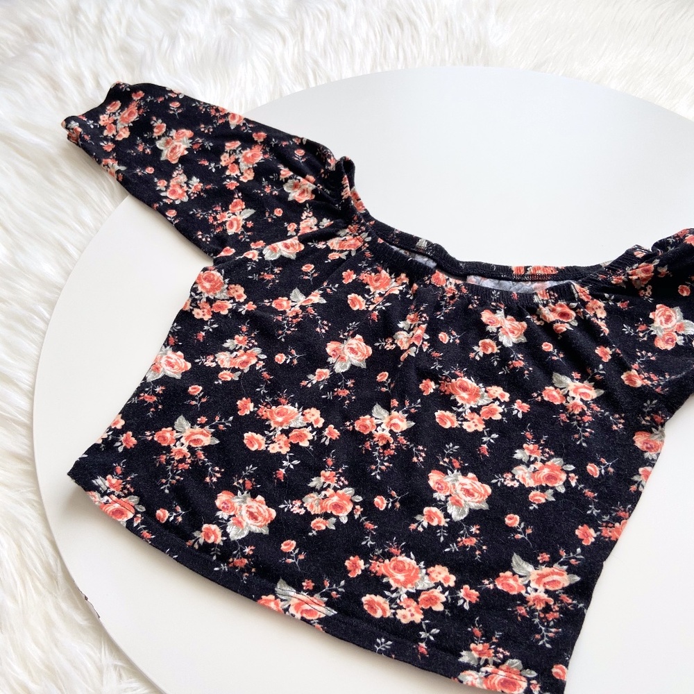 Nollie off shoulder crop top